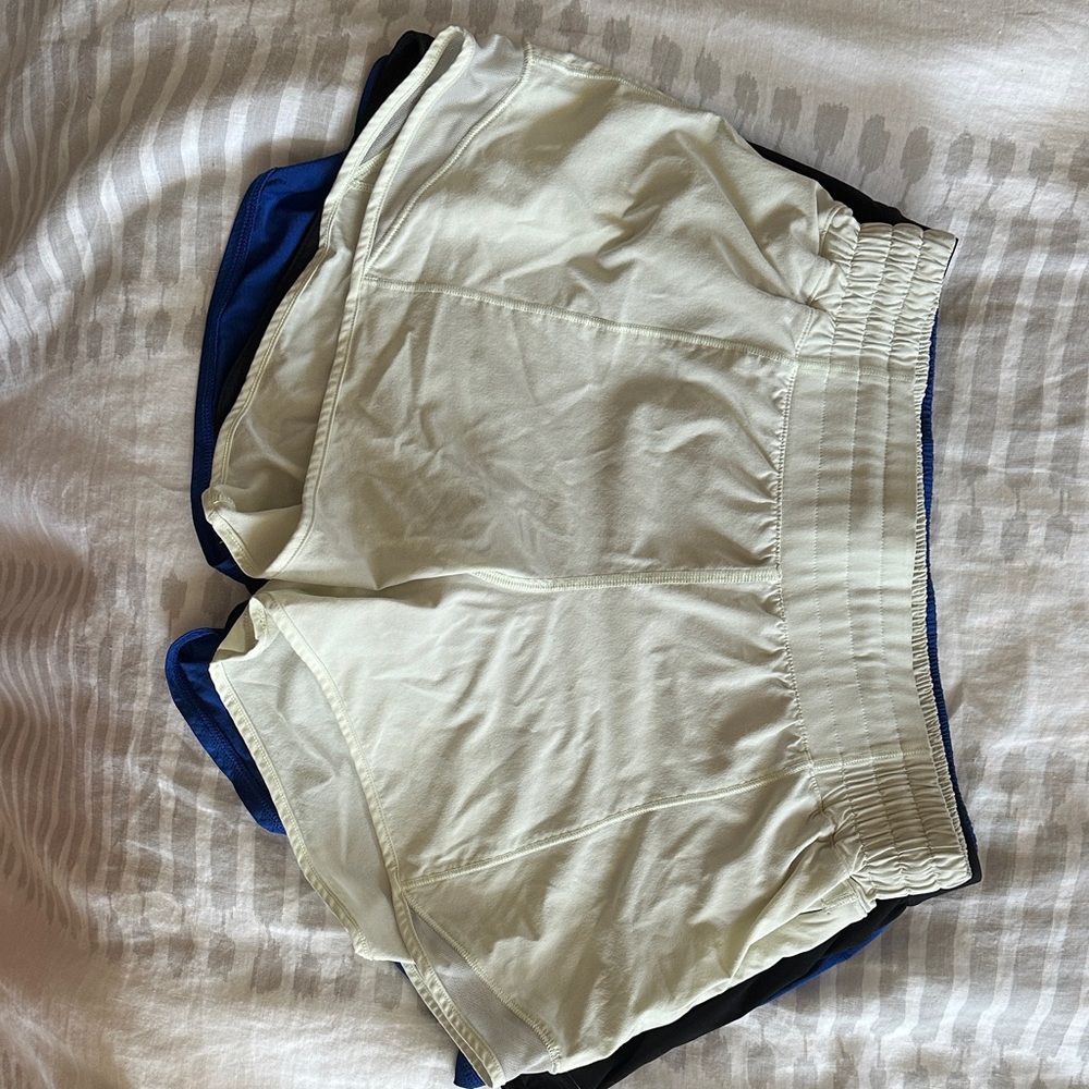 Lululemon size 6 high rise hotty hots 2.5 inseam